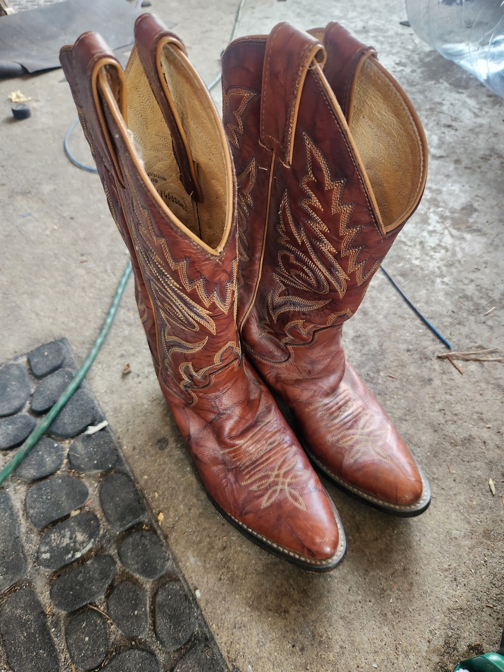 Justin Boots Brown Leather Western Cowboy Boots with Embroidered Stitching